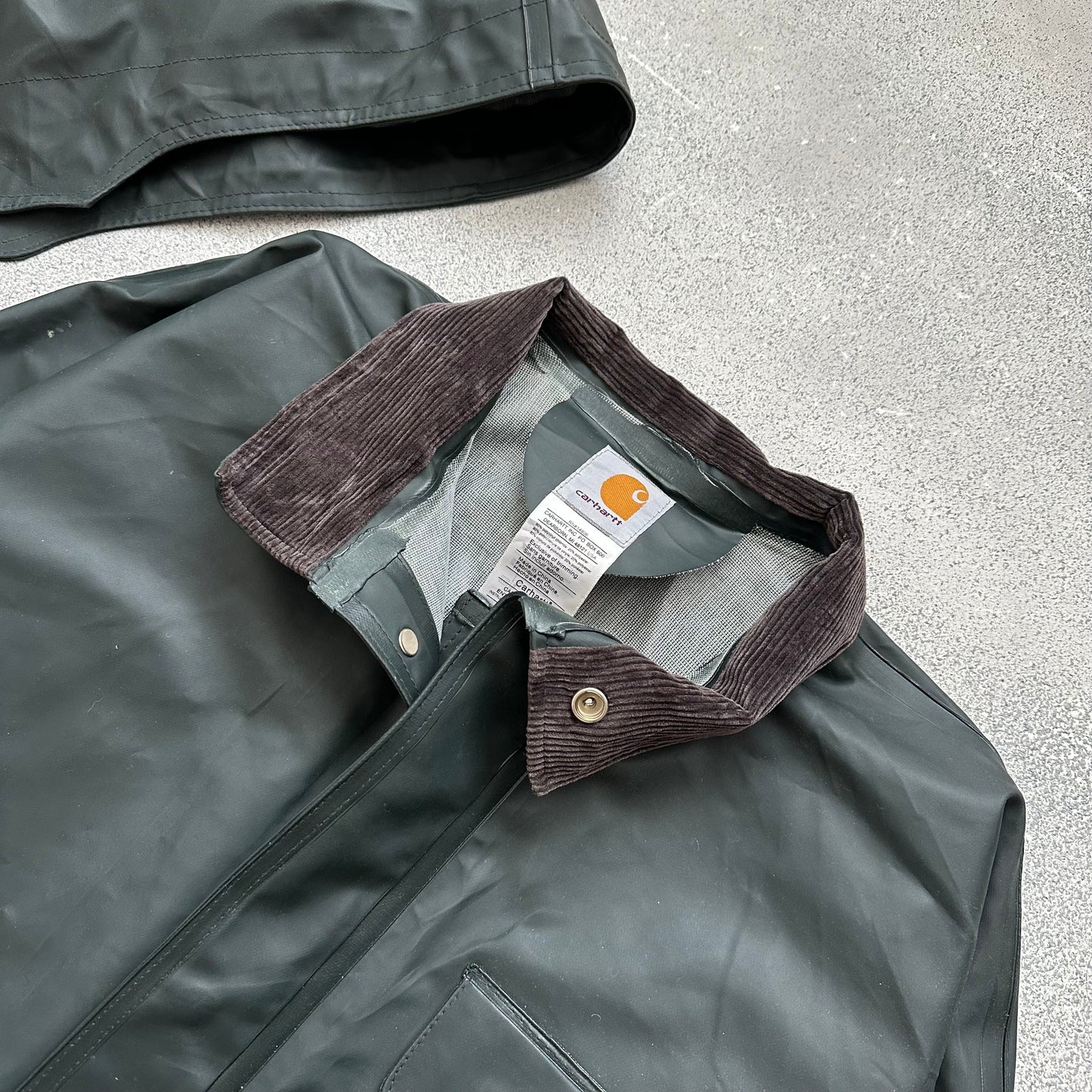 Carhartt raincoat (L)