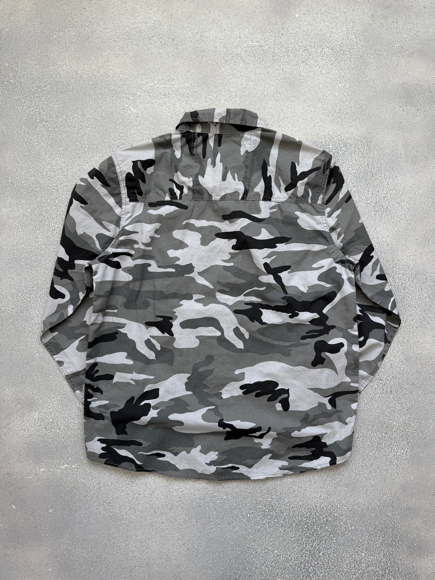 Noboundaries shirt (L)