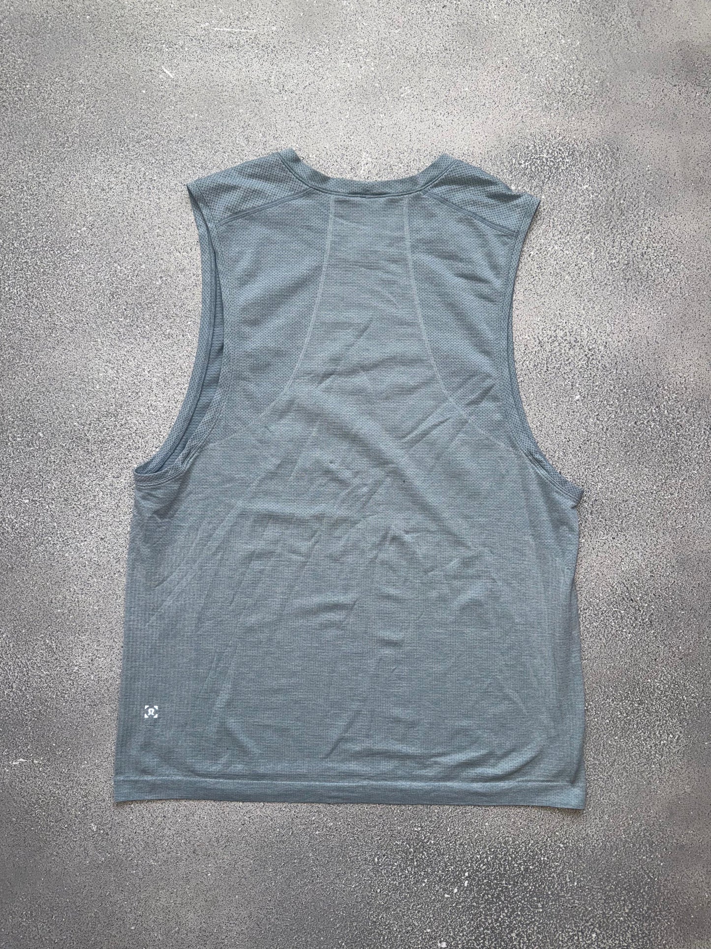 Lululemon tank (L)