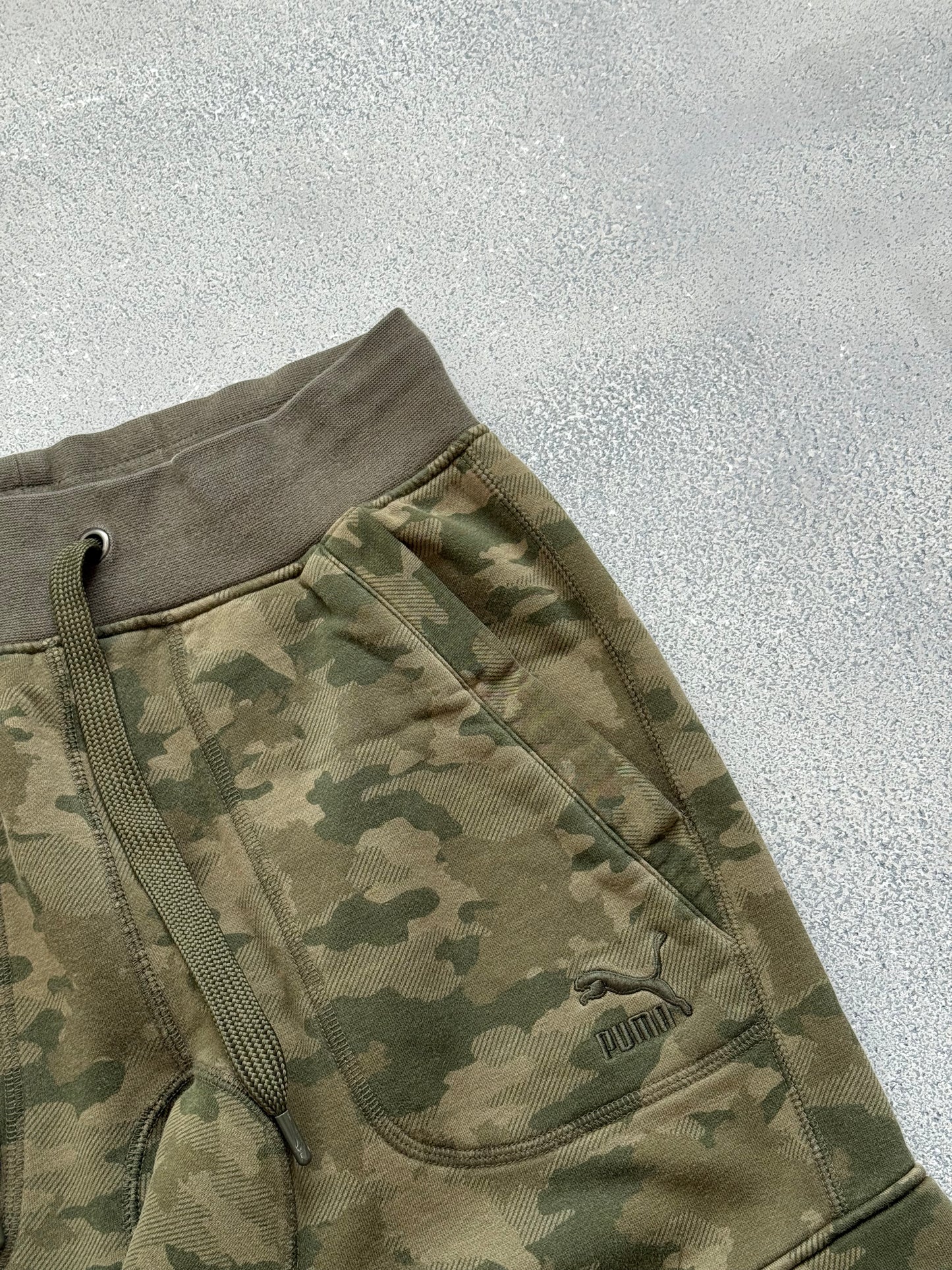 Puma camo pants (M)