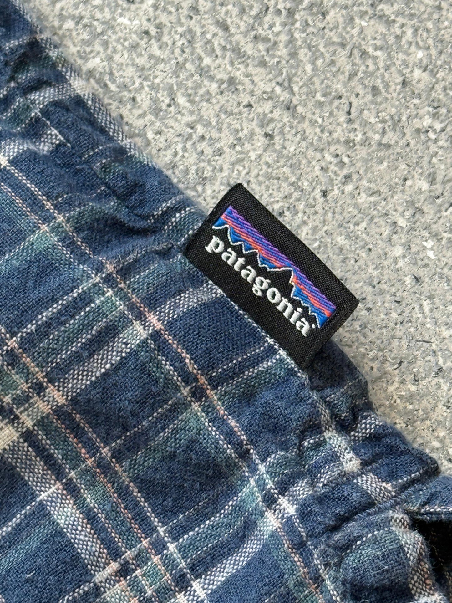 Patagonia shirt (M)