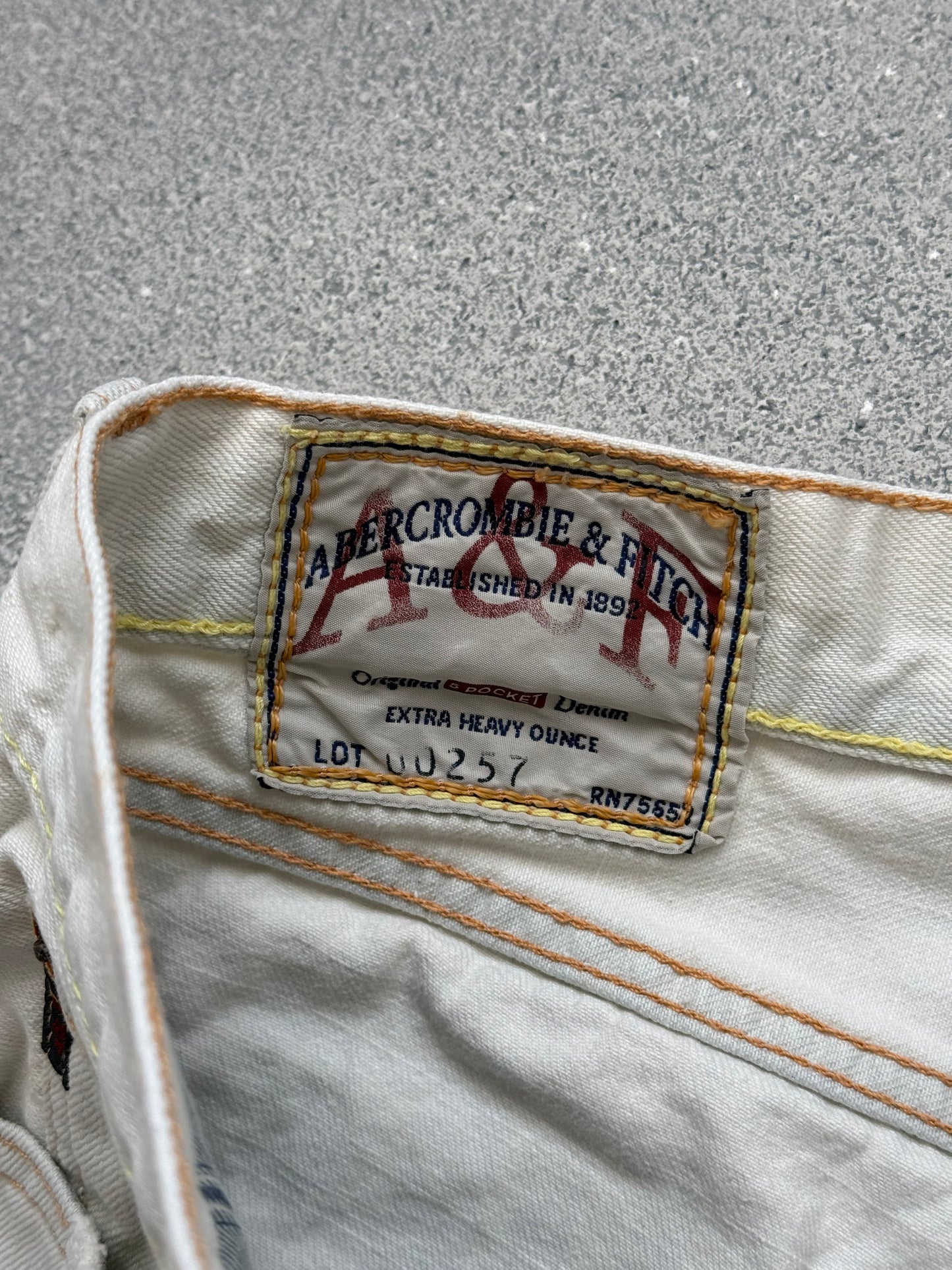 A&F vintage jeans (32x32)