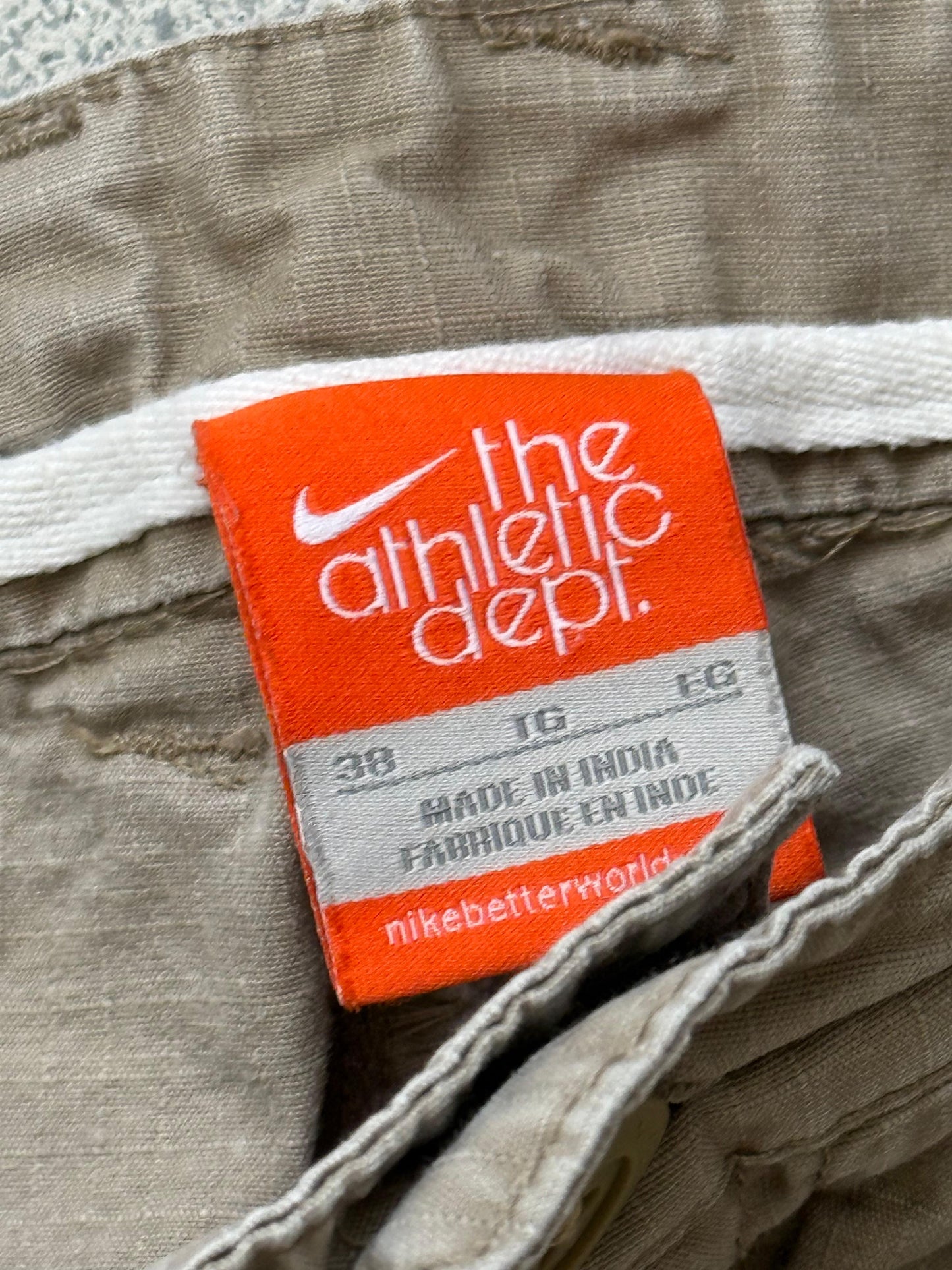 Nike cargo shorts (38)