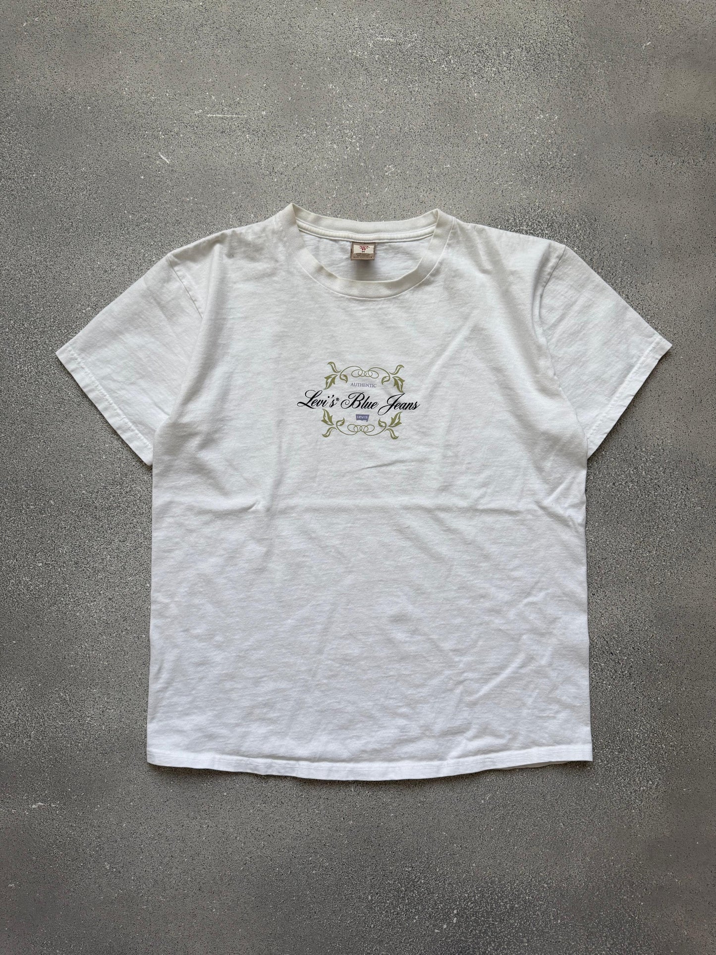 Levi’s blue jeans tee (M)