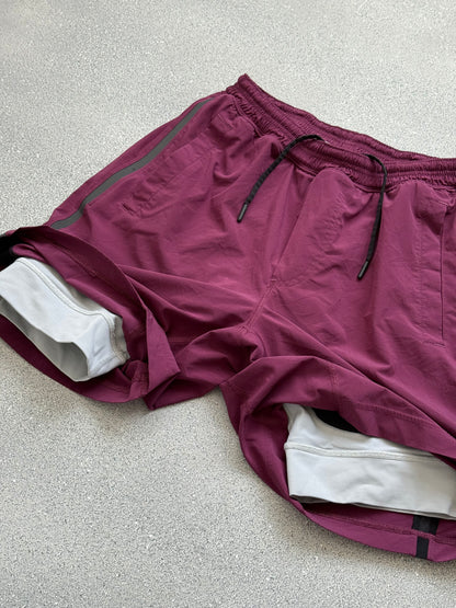 Lululemon lycra shorts (M)