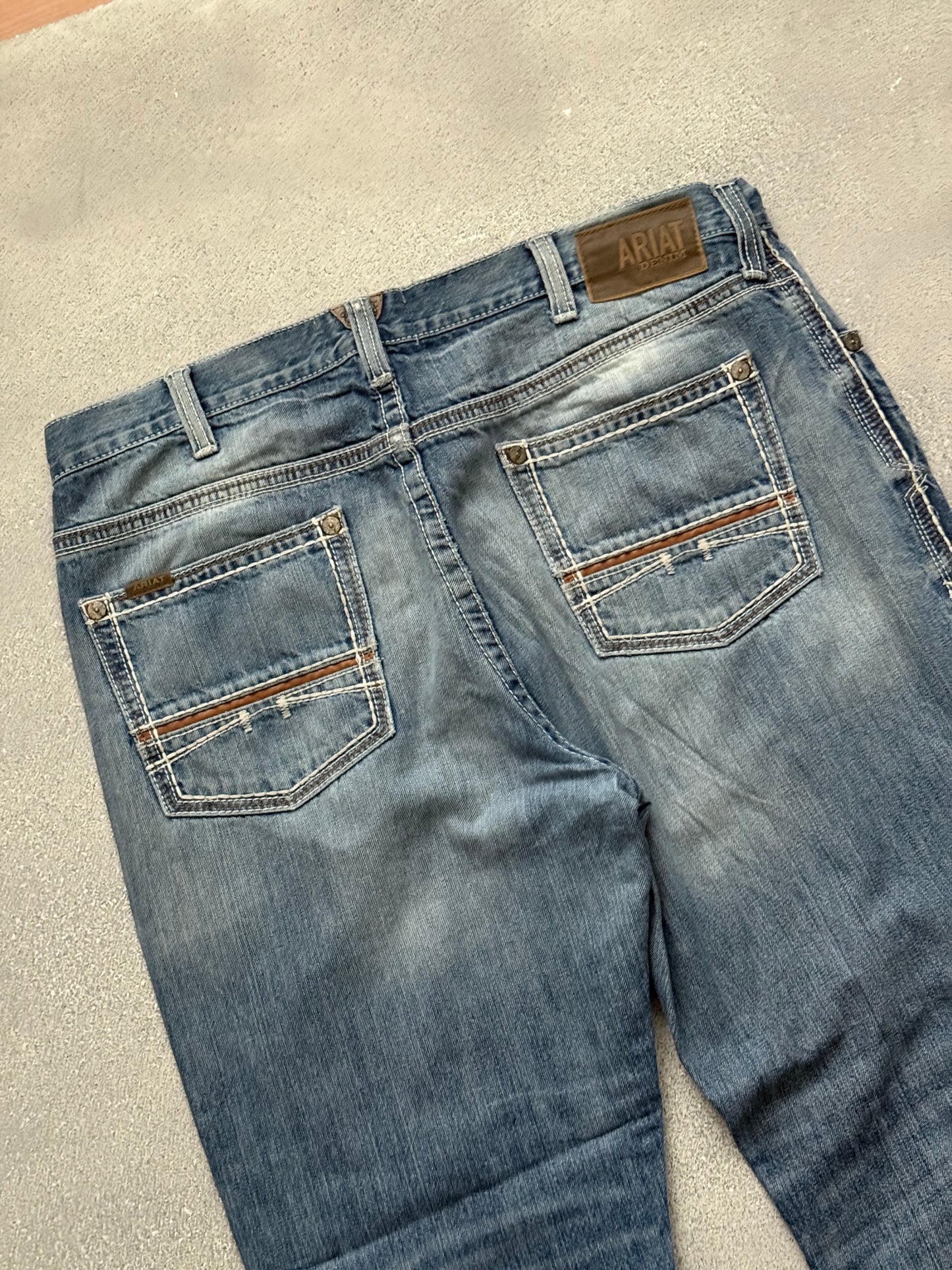 Ariat relaxed jeans (40x34)