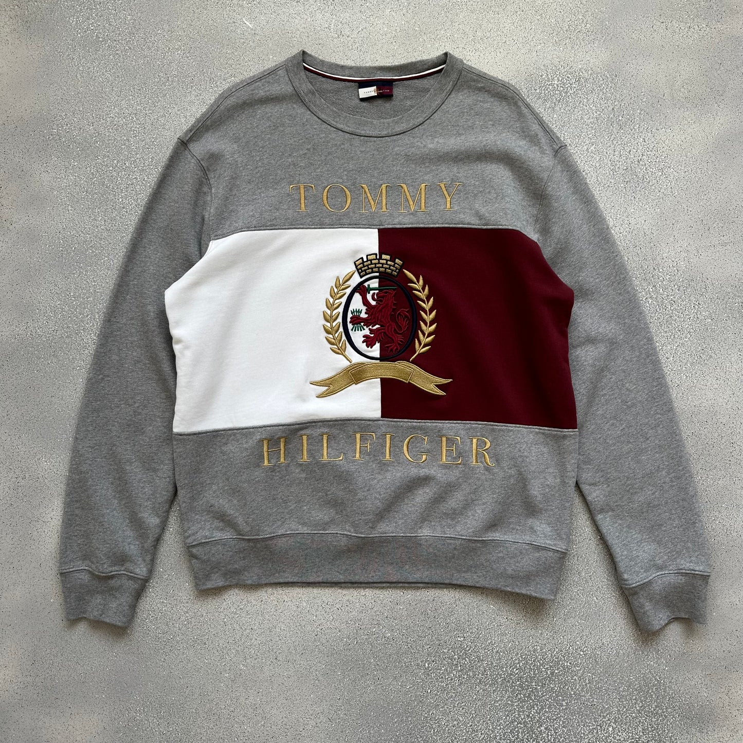 Tommy Hilfiger crewneck (L)