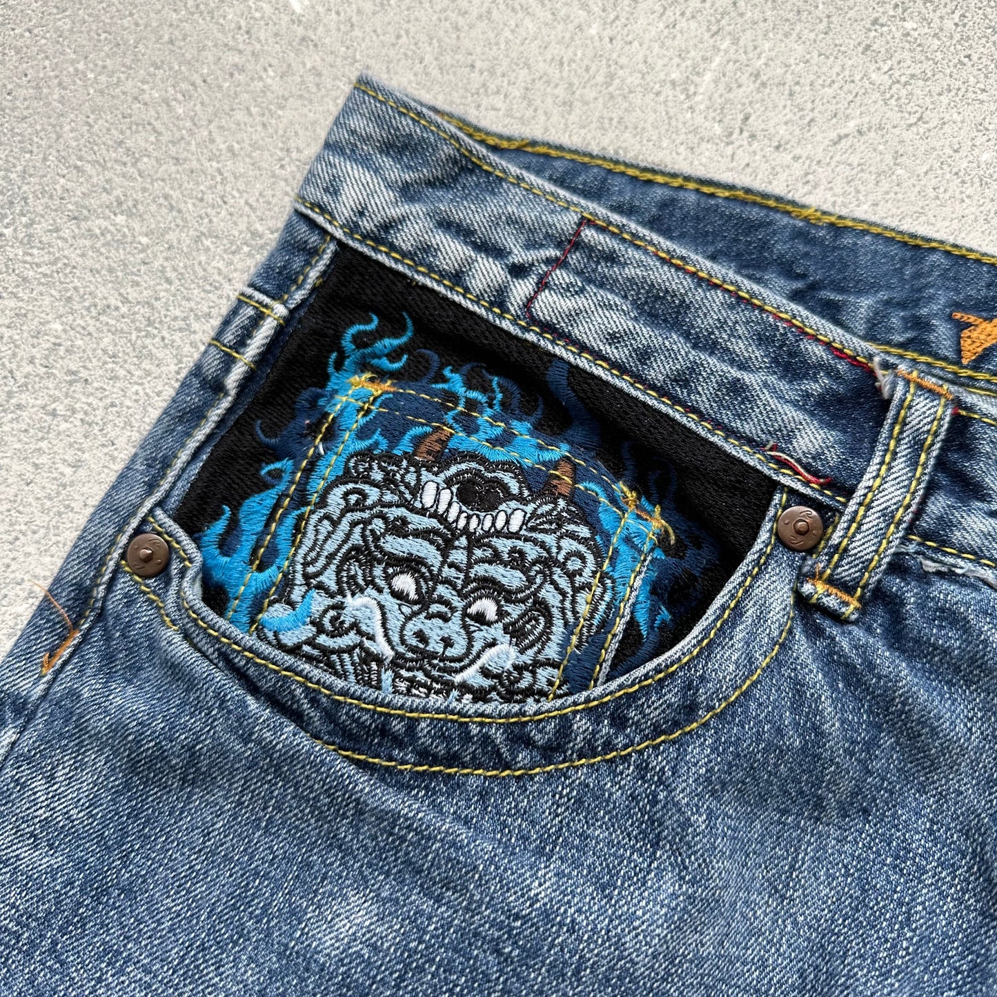 Request Y2K vintage jeans (30x32)