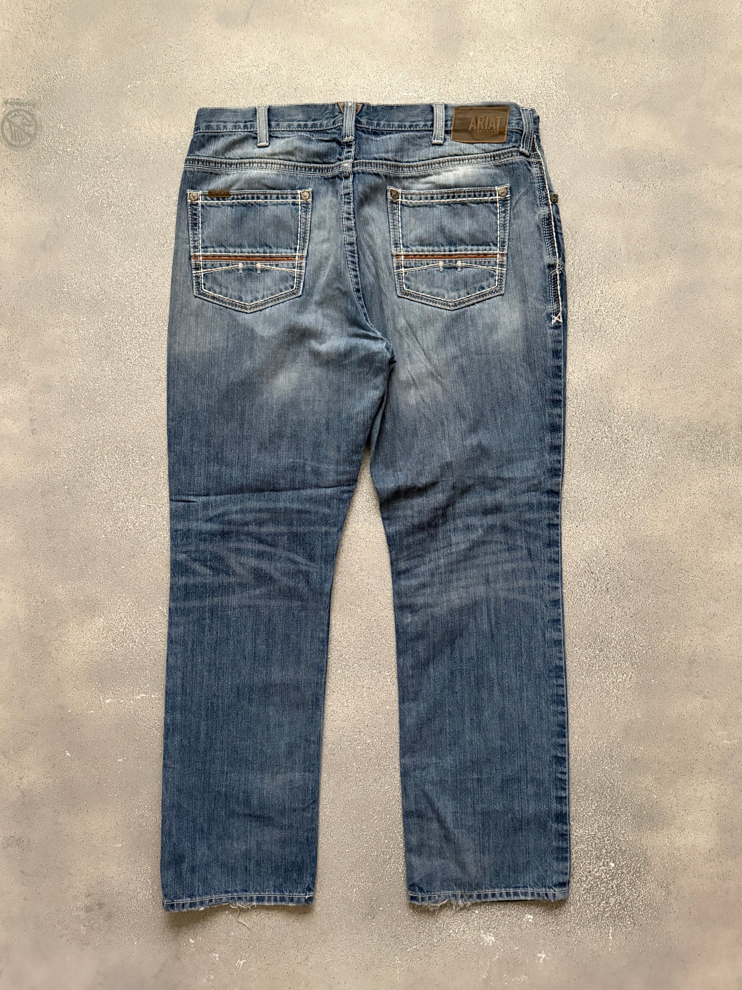 Ariat relaxed jeans (40x34)
