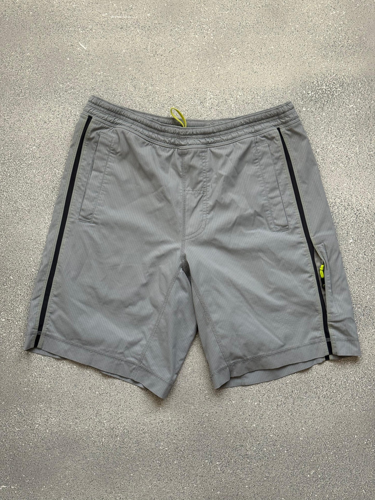 Lululemon sport short (S)