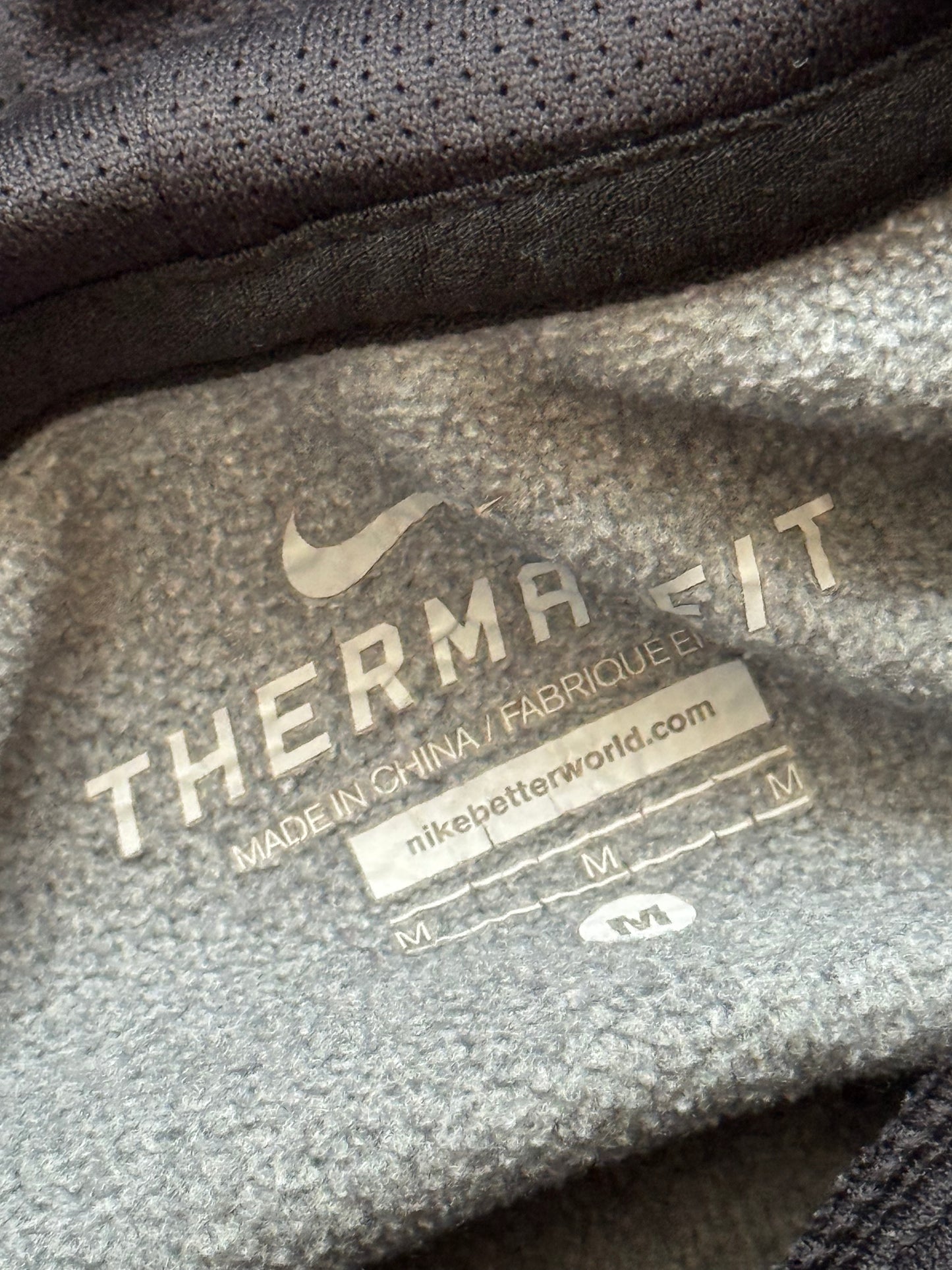 Nike thermo fit hoodie (M)