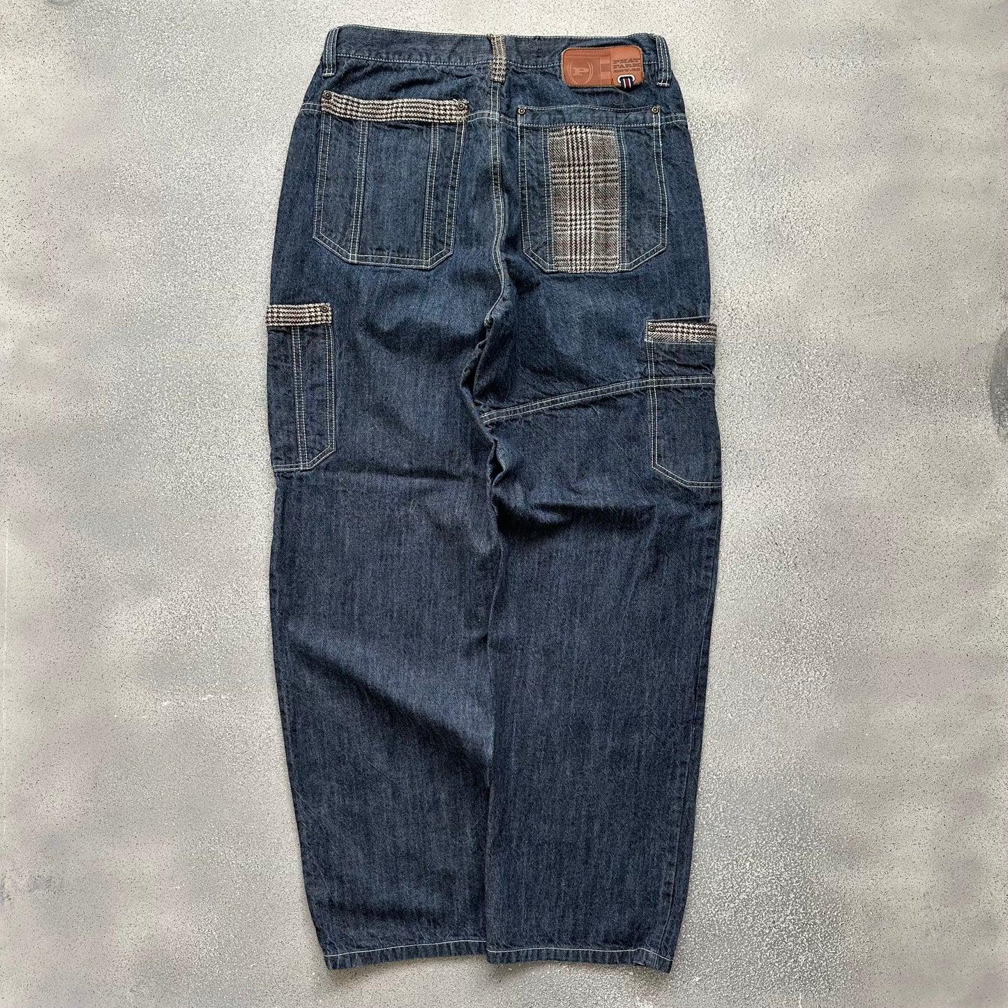 Phat farm cargo jeans (34x34)