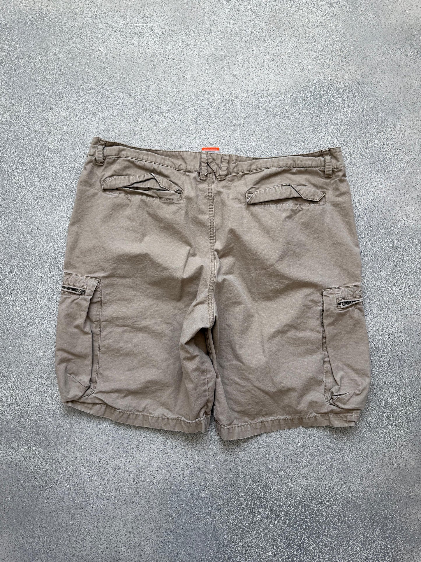 Nike cargo shorts (38)