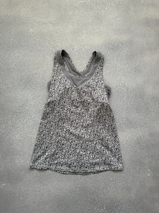 Lululemon sport top (M)